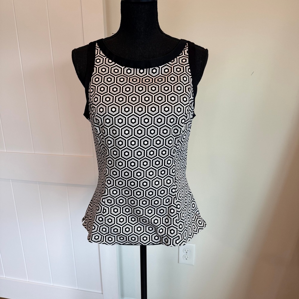 White House Black Market Peplum Top Black White Geometric Honeycomb Size 10